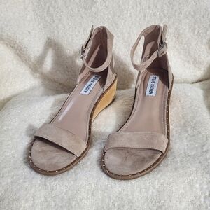 Steve Madden Womens Kenmar Tan Suede Ankle Strap Heels Size 7.5 Medium